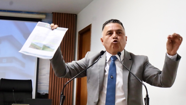 Vereador Eber Machado critica devolução de recursos para Casas de Farinha: “O prefeito não está bem da cabeça”